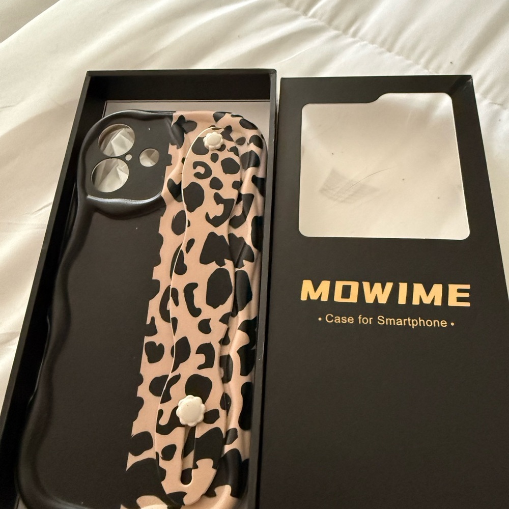 2 BN Iphone 14 Plus Rose Gold and Black w/leopard Print - Picture 2 of 8